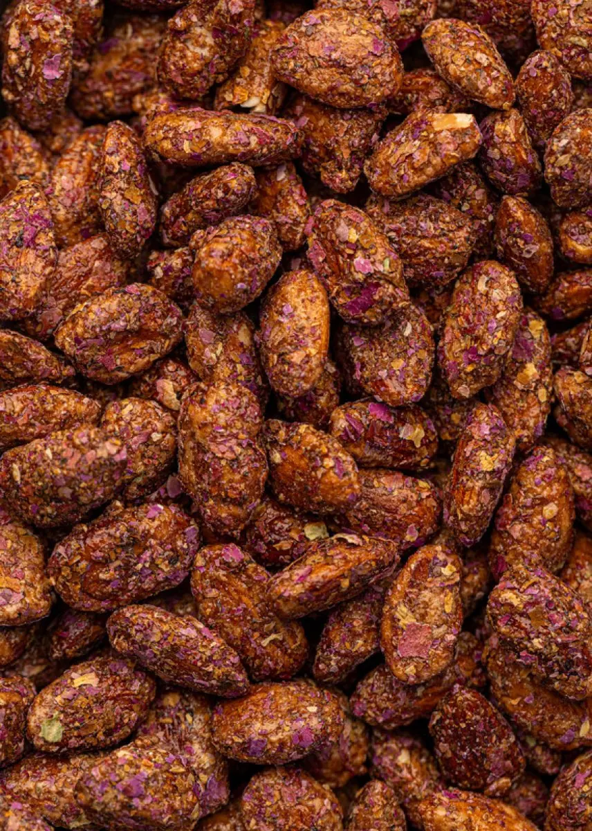 Amandes Pelées à la Rose de Megouna - لوز مكرمل بالورد — fruits secs Guermello