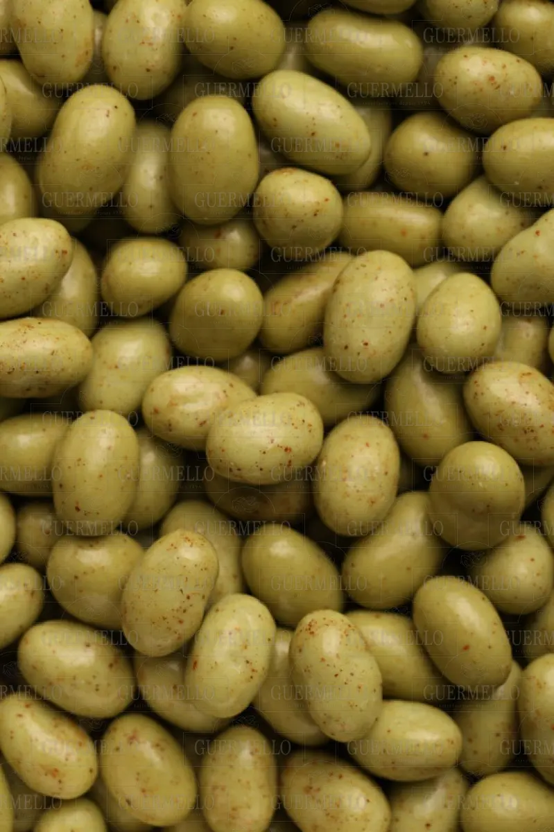 Pistache Enrobée de Chocolat Blanc et Cannelle - فستق بالشوكولاتة البيضاء والقرفة — fruits secs Guermello