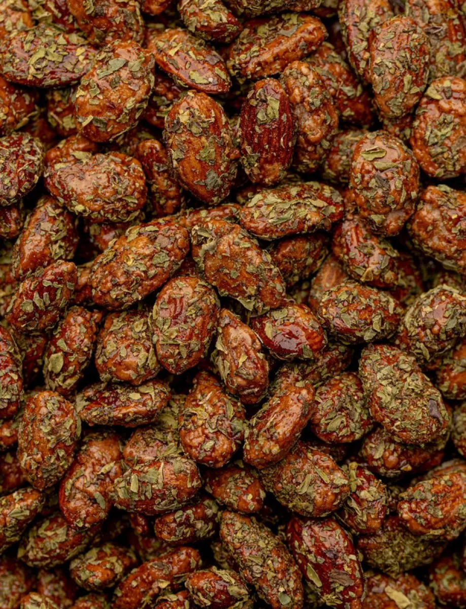 Amandes Thym - لوز بالزعتر — fruits secs Guermello