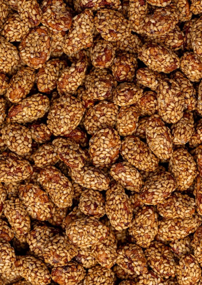 Amandes Sésames - لوز بالسمسم — fruits secs Guermello
